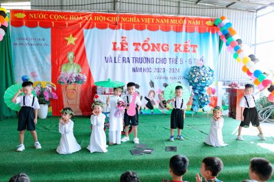 Lễ tổng kết và Lễ ra trường cho trẻ 5- 6 tuổi- MN Hoa Pơ Lang